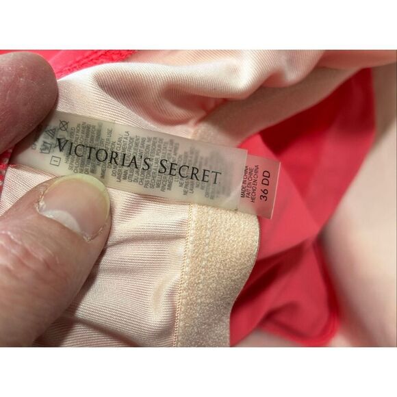Victoria’s Secret swimsuit top size 36DD - Picture 7 of 9